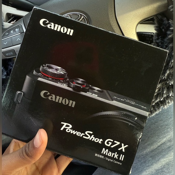 Canon G7X Compact Black Camera - Picture 2 of 4